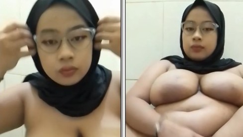 Kerudung Hitam Payudara Brutal Bini Orang